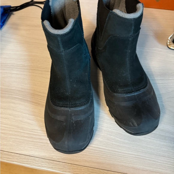 Gently used men’s Sorel Winter Boots. Size 9. Great condition. - Picture 2 of 2